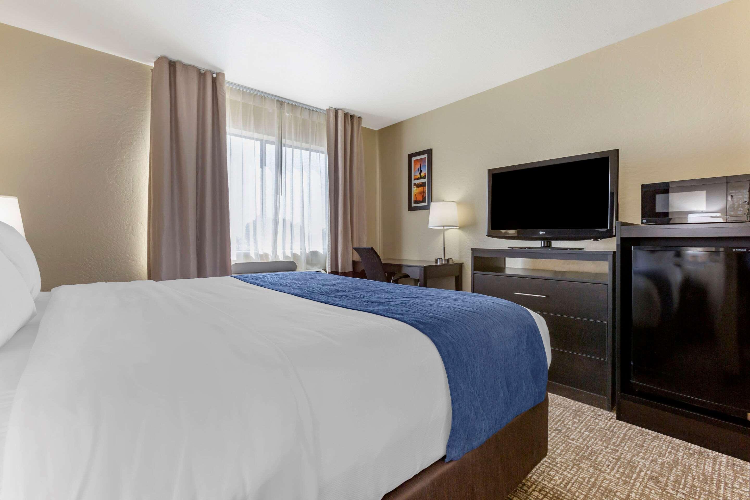 Comfort Inn & Suites Surprise Near Sun City West Bagian luar foto