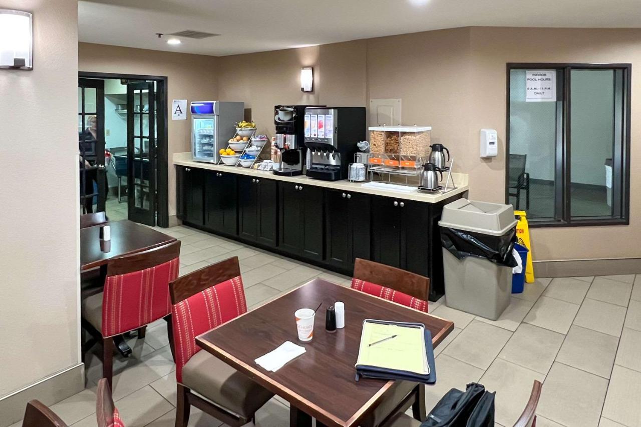 Comfort Inn & Suites Surprise Near Sun City West Bagian luar foto